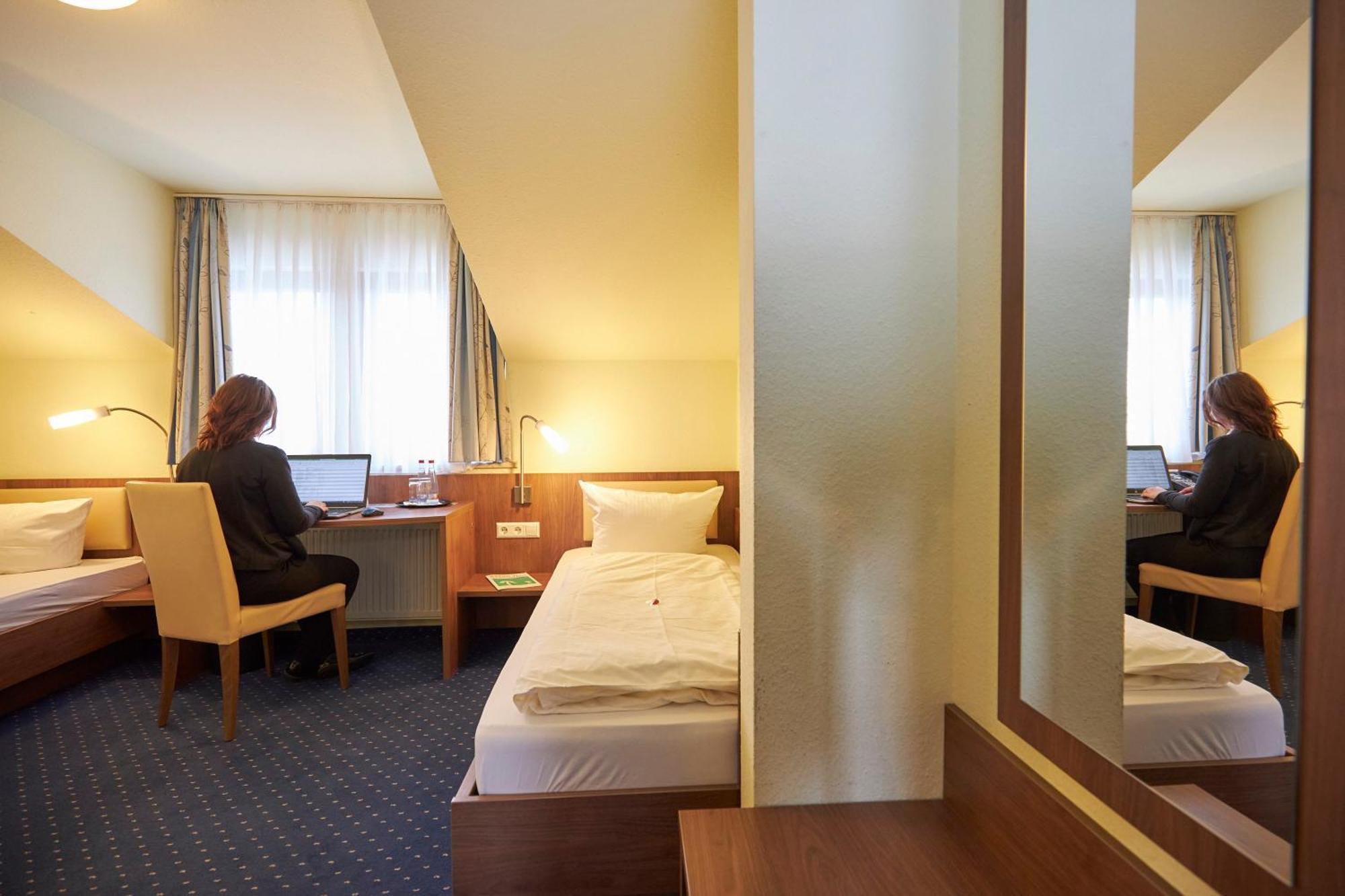 Flair Hotel Landgasthof Roger Löwenstein Extérieur photo