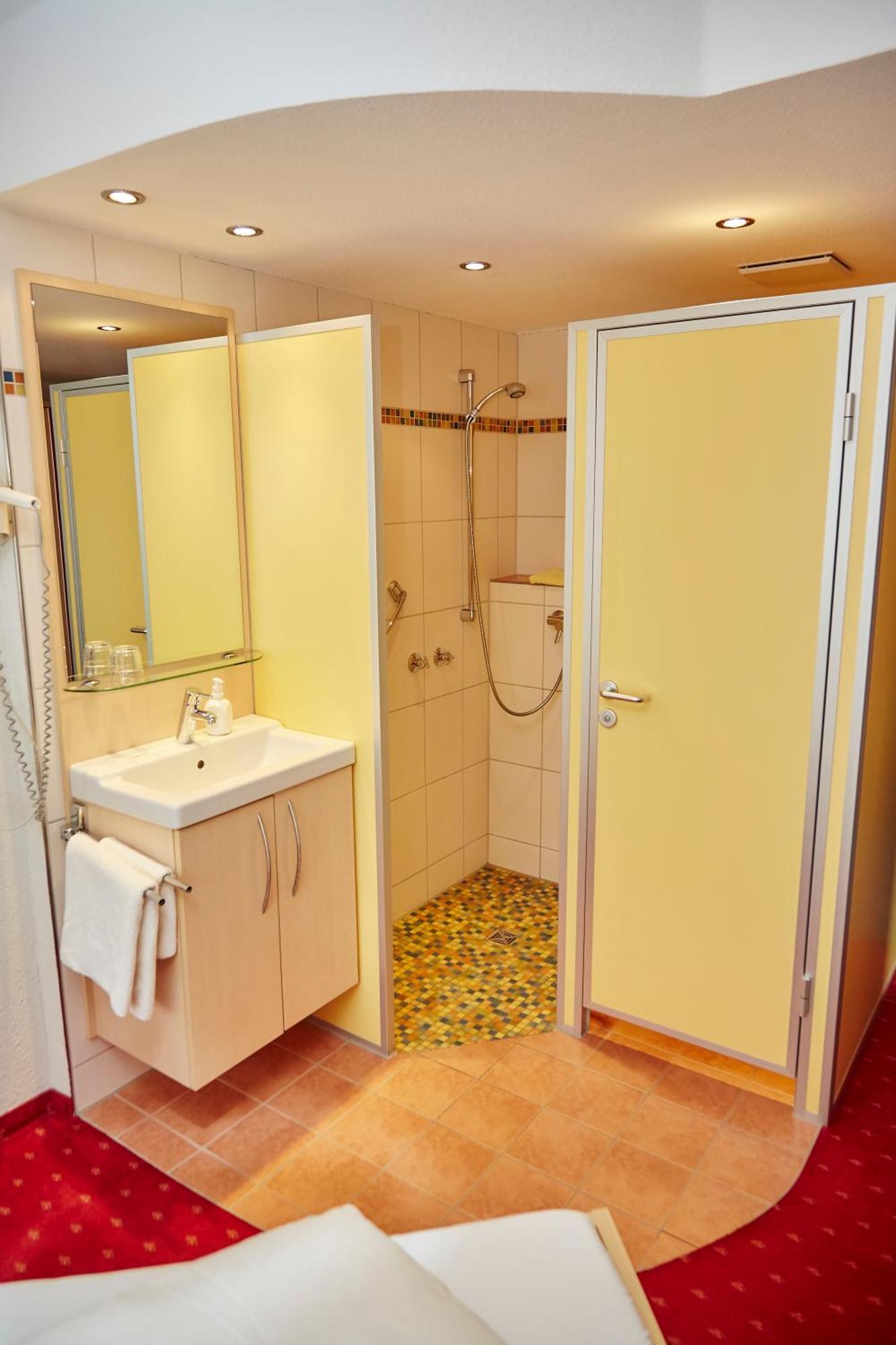 Flair Hotel Landgasthof Roger Löwenstein Extérieur photo